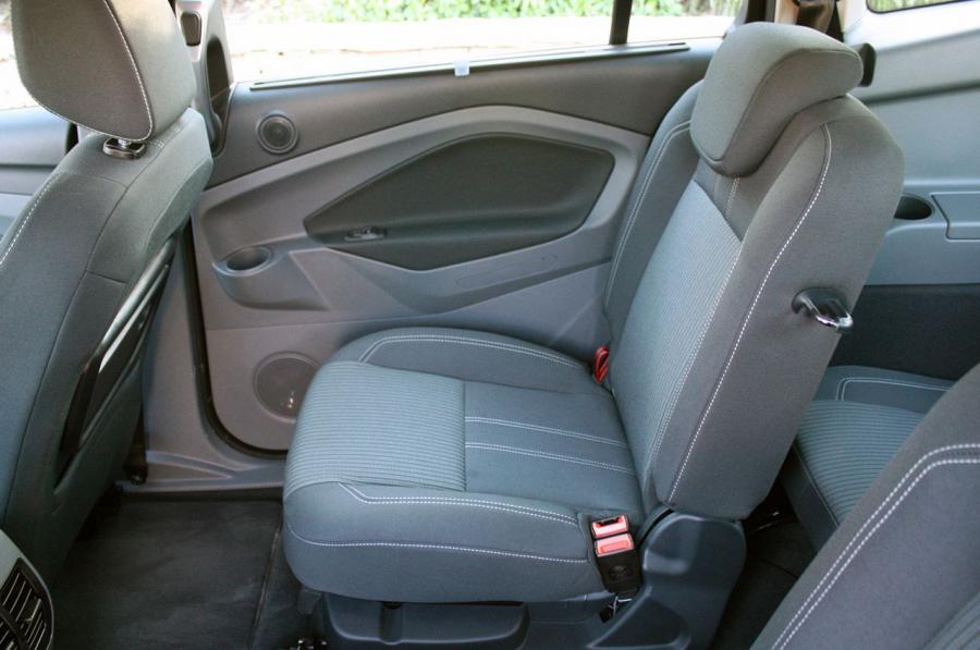  Ford Grand C-Max 2012 года  (фото 17 из 50)